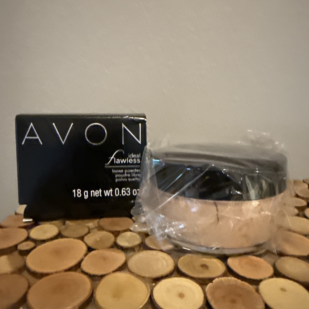 Avon Ideal Flawless Loose Powder light Clair 0.63 oz New Old Stock